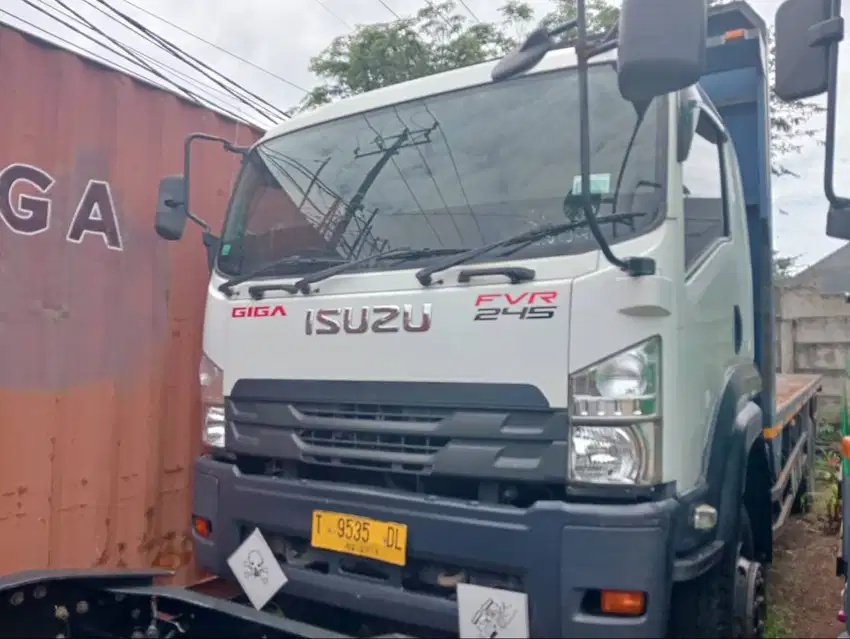 DI JUAL ISUZU GIGA FVR34P CHASIS TANGKI Sangat TERAWAT