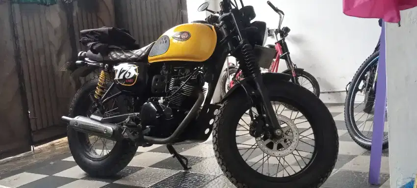 KAWASAKI W175 CAFE RACER