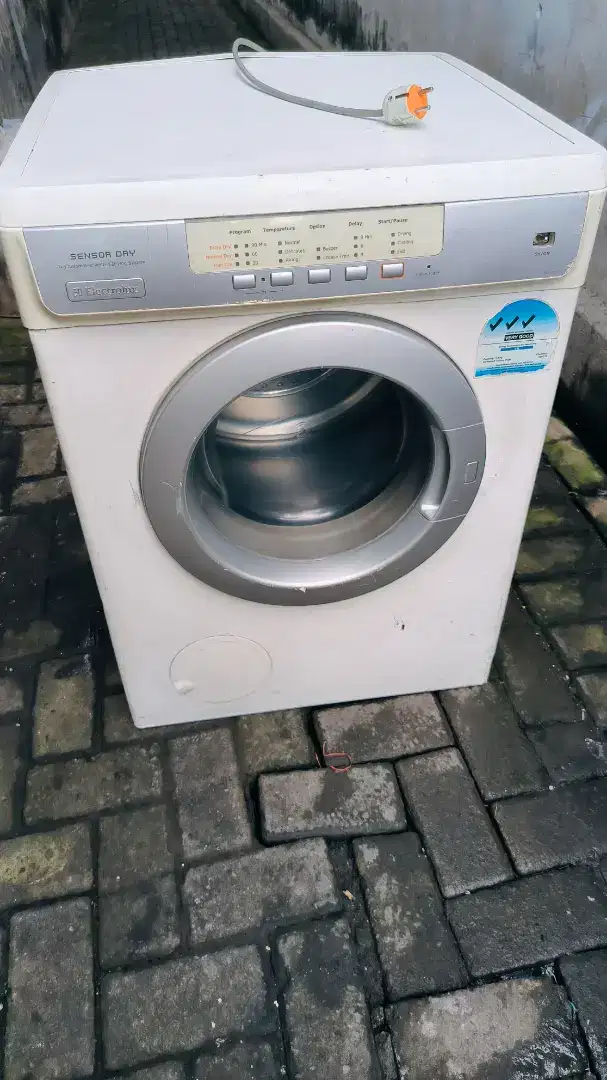 Dryer pengering pakaian