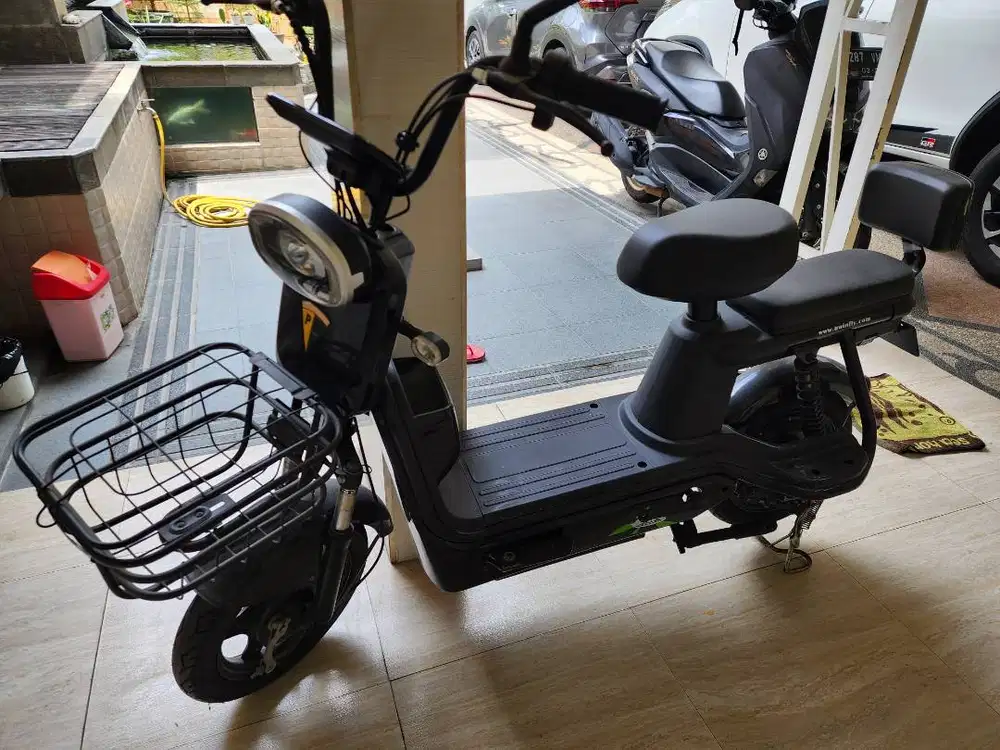SEPEDA LISTRIK U-WINFLY HITAM model DF5 Plus