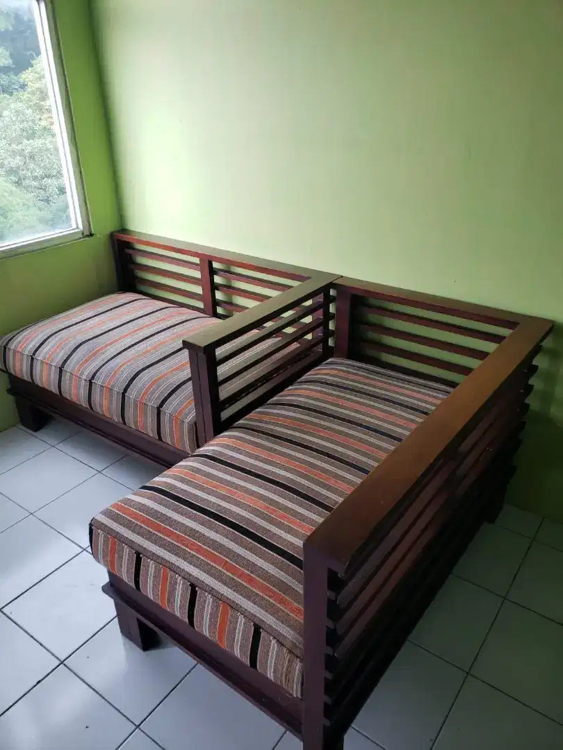 Kursi sofa busa rangka kayu