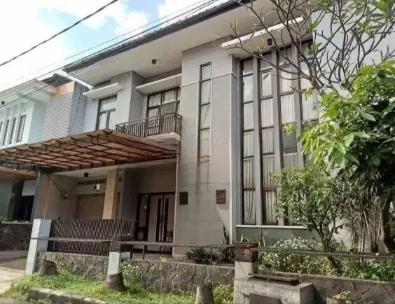 Rumah Lux Bagus Siap Pakai di Komplek Tirta Kencana BandungRumah Lux B