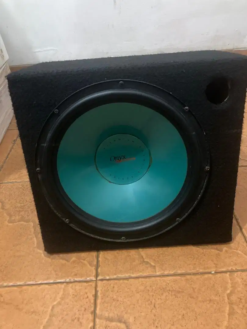 NETT Subwoofer onyx 12 inch plus box dan power