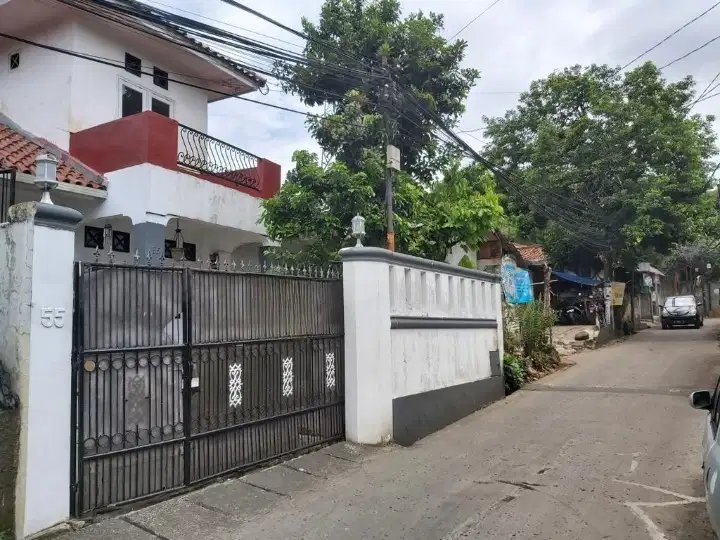 Dijual rumah 2 lt Startegis tengah kota di pasar minggu