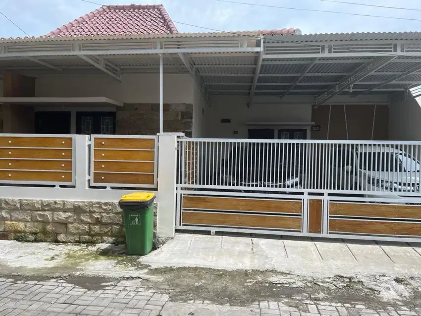 Rumah baru 1 lantai lok.Strategis Siap Huni, Semi Furnished