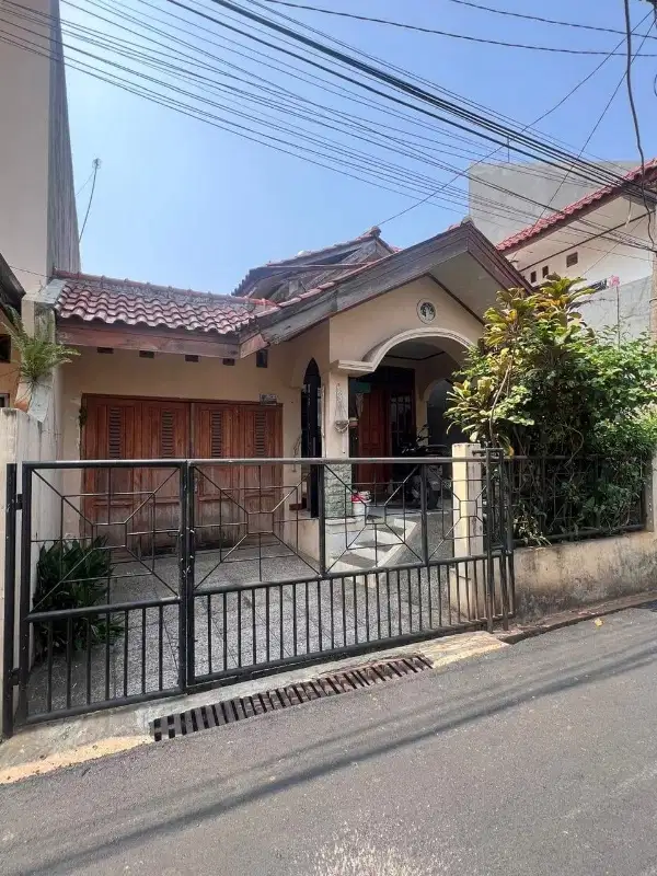 Dijual rumah cakep 825 jt nego, lt. 100 m dekat kampus UI