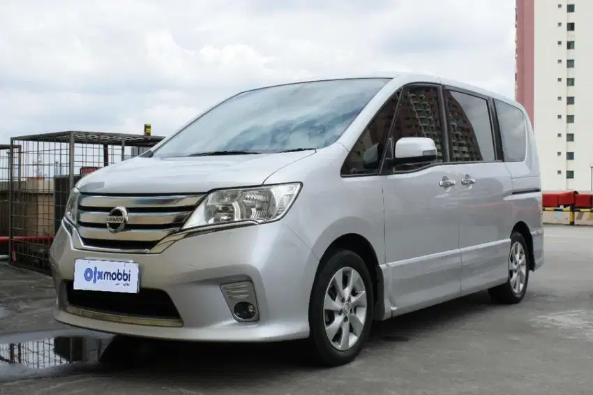 Termurah TDP 7,JT Nissan Serena 2.0 Highway Star Bensin-AT Silver 2015