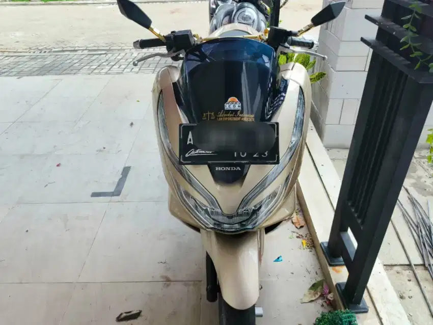 Dijual Honda PCX 2018 KM Rendah Warna Gold Kondisi Seperti Baru