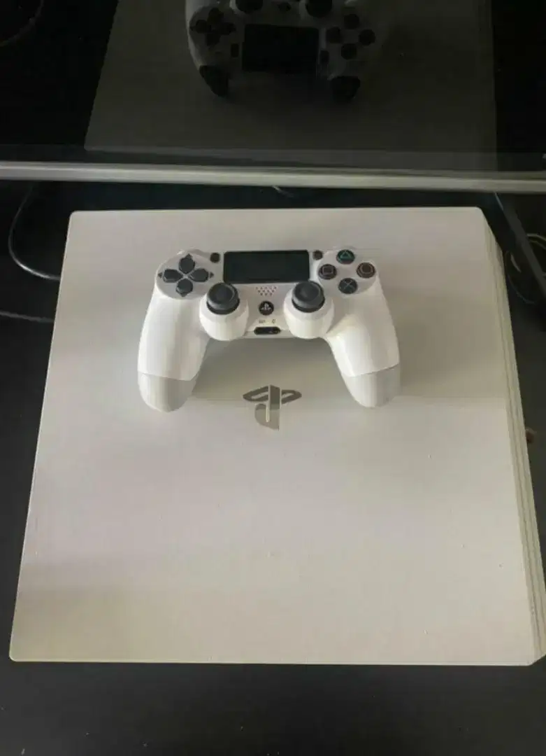 PS4 Pro 1TB Rp. 3.800.000 (nego)