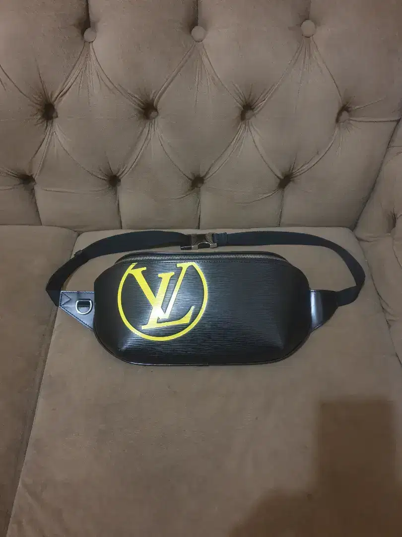 Mulus .authentic tas pinggang .waist bag louis vuitton .lv