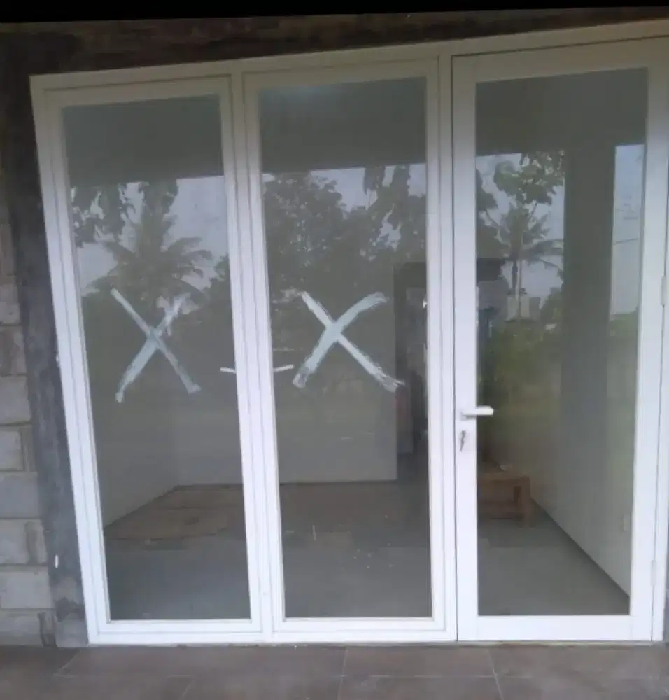 Pintu ples dobel jendela