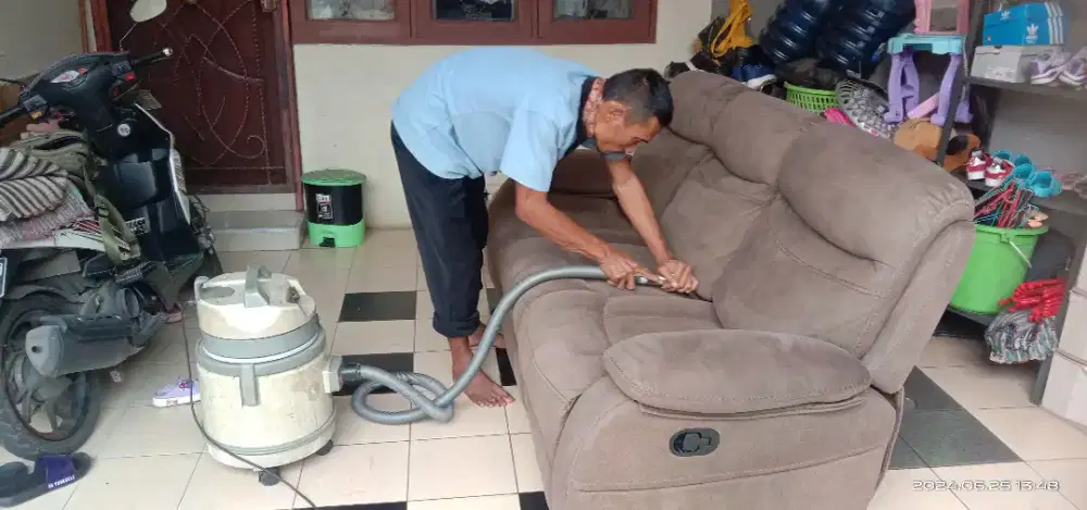 Cuci sofa cuci sepringbed kursi kantor jok mobil panggilan