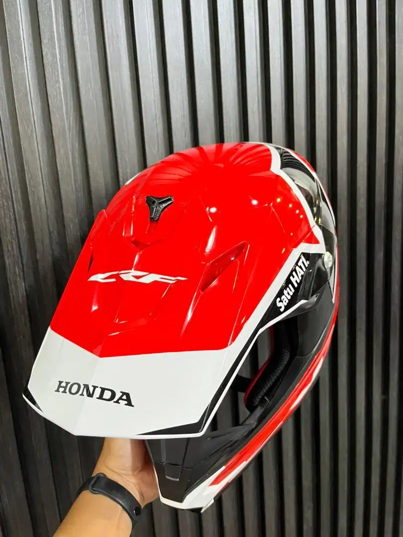 Helm CRF ori bawaan motor 2024