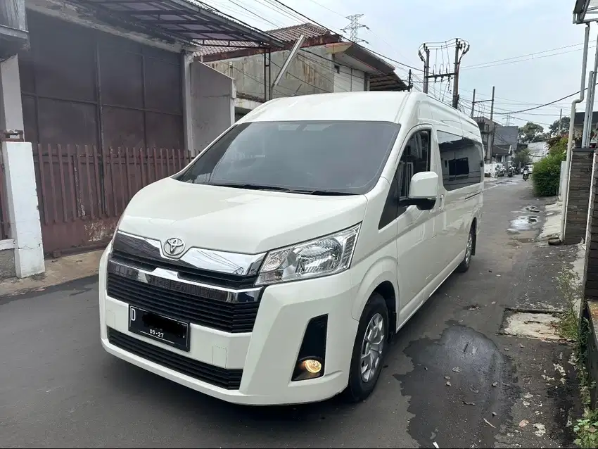 Hiace Premio 2022 kM 16 rb perorangan toyota hi ace commuter campervan