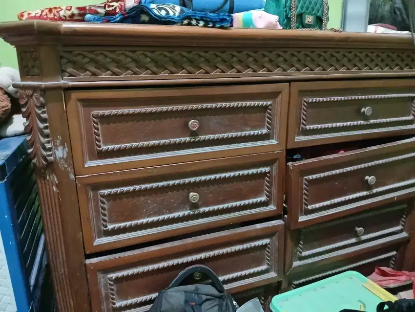 Di jual aja nih lemari laci kayu jati asli