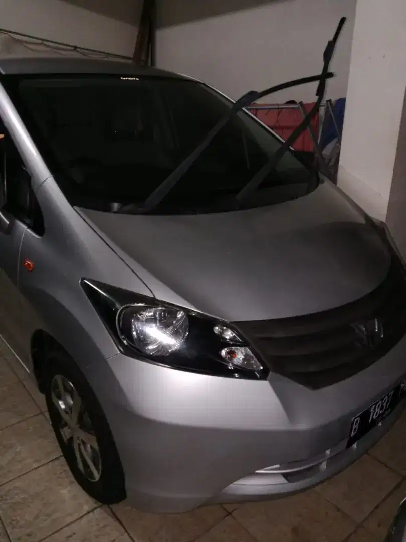 Honda Freed kondisi mulus