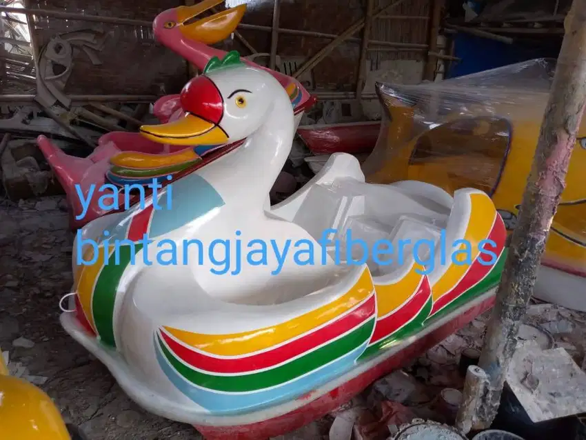 sepeda air angsa sedang,bebek bebekan fiber,perahu wisata danau