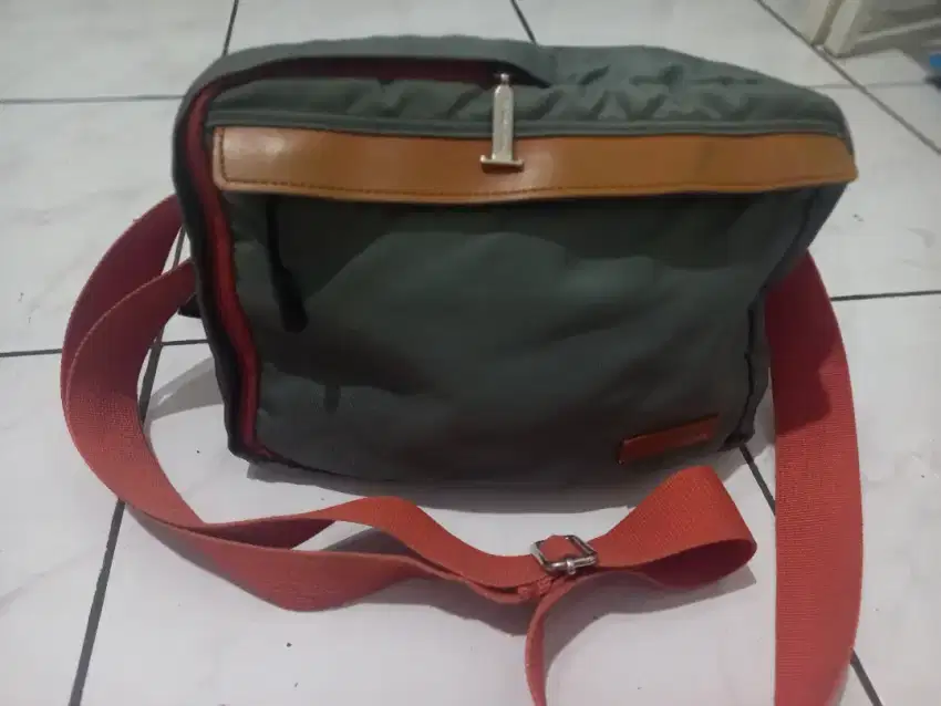 DIJUAL CEPAT *TAS SLING* *MERK TOMMY ATKINS* PRELOVED