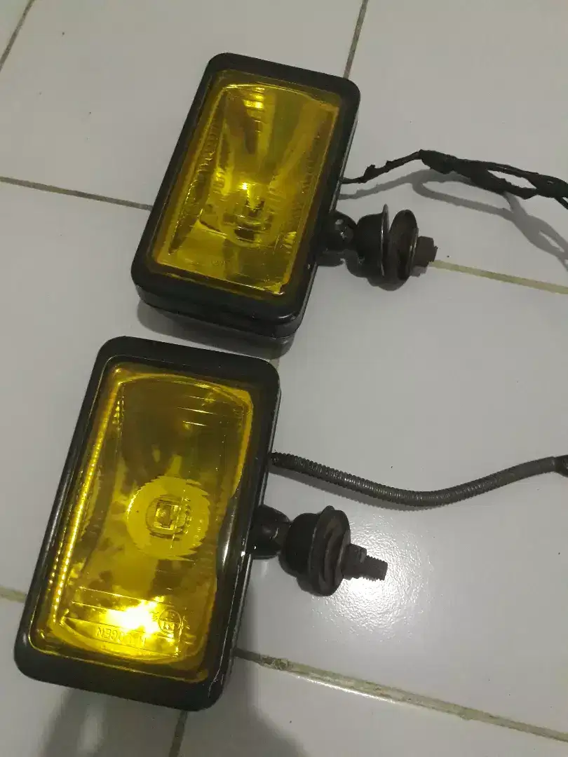 Jual lampu halogen kondisi masih hidup layak pakai lok PEJATEN BARAT