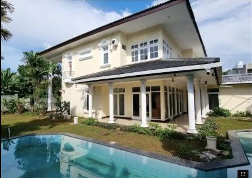 Rumah Mewah klasik kawasan elit