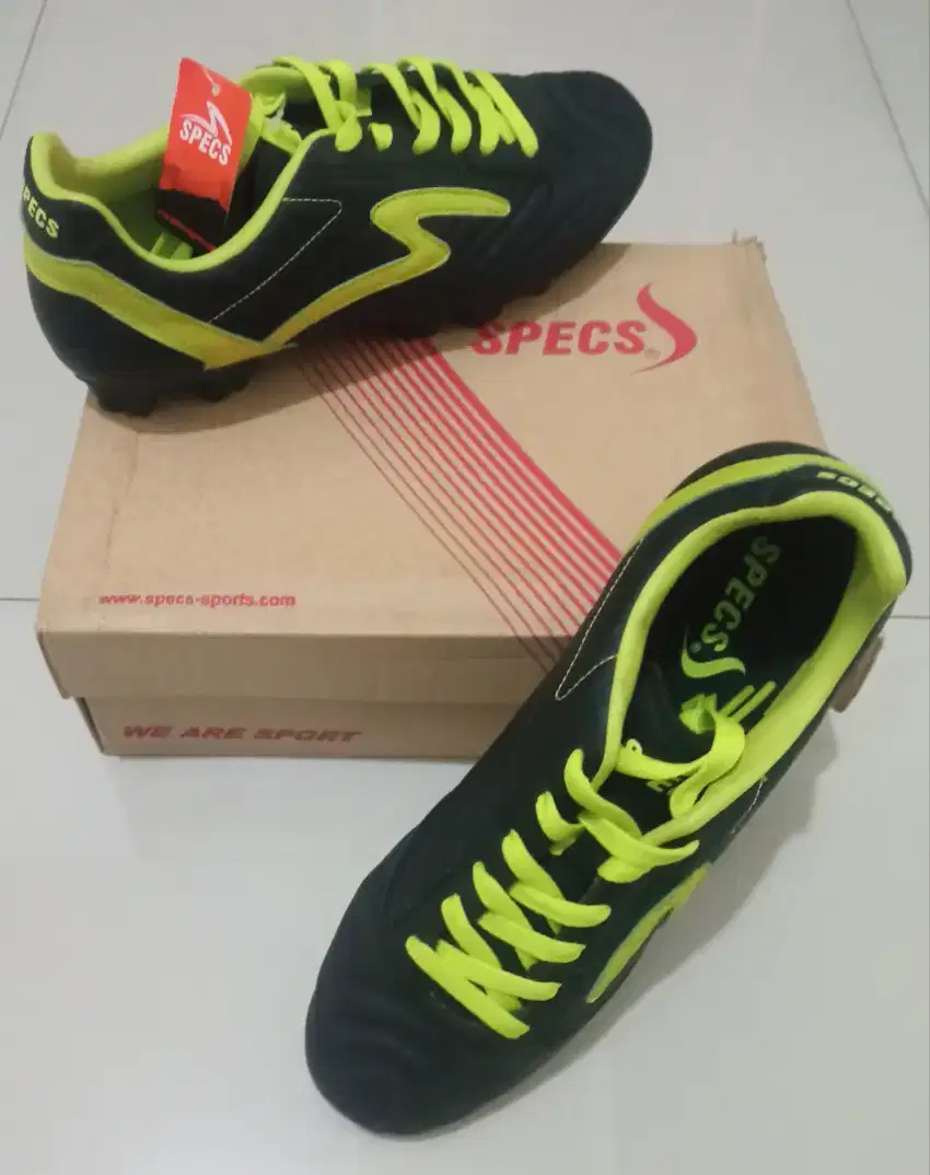 Sepatu bola futsal ori