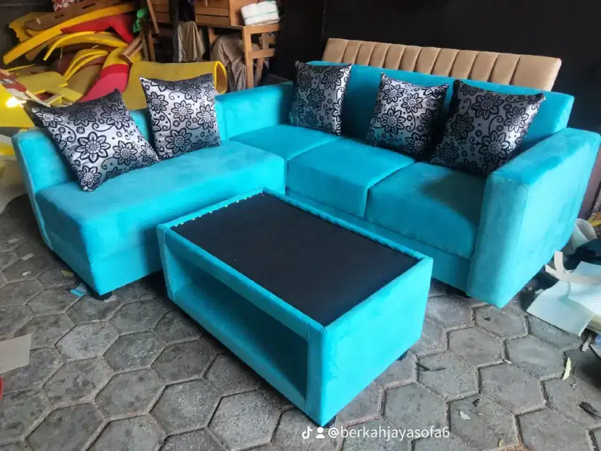 Sofa selonjor minimalis