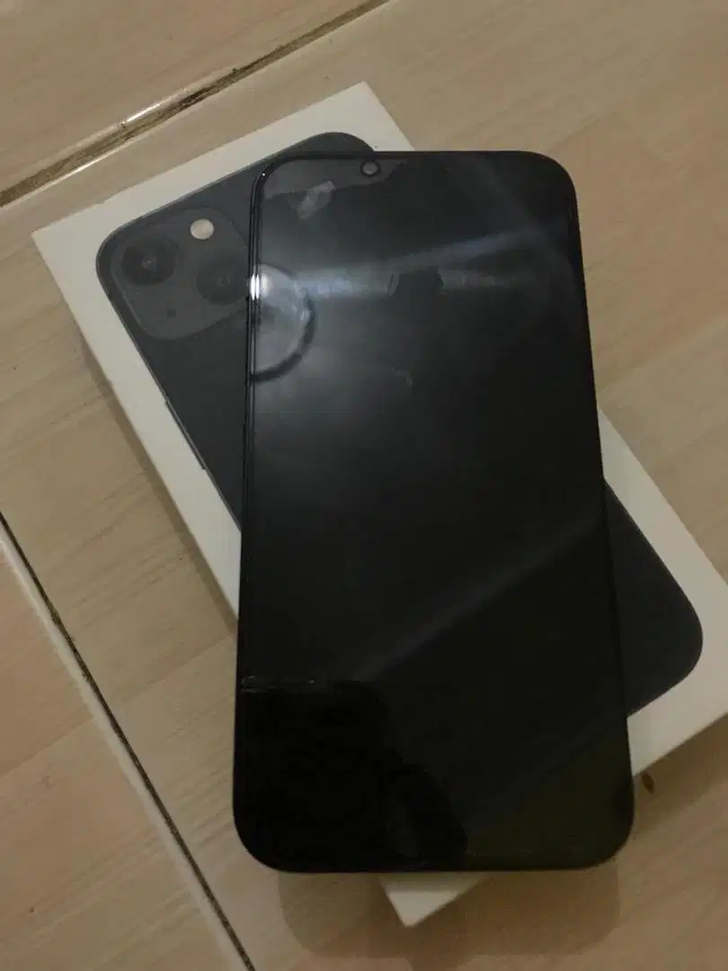 iPhone 13 128GB Warna hitam