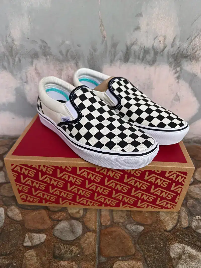 VANS SLIP ON CHEKERBOARD