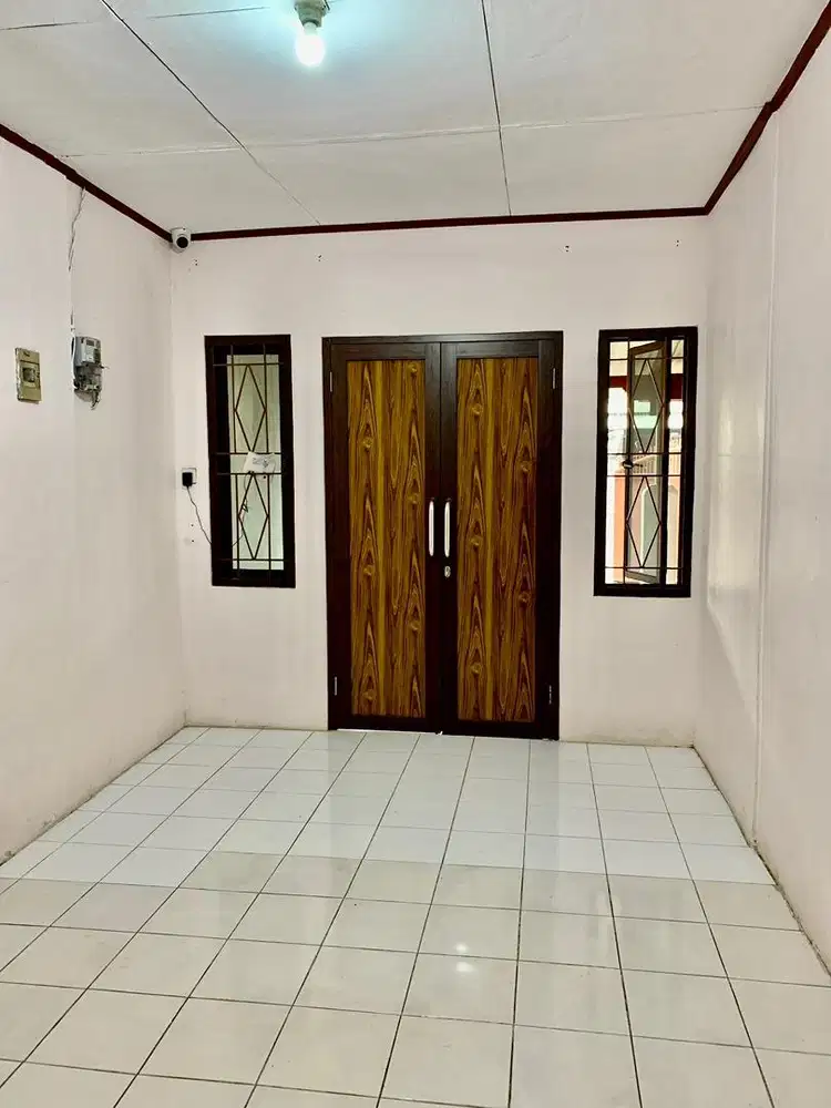 DIJUAL Rumah 2 lantai di Ciledug Indah 2. Parkir LUAS. TANPA PERANTARA