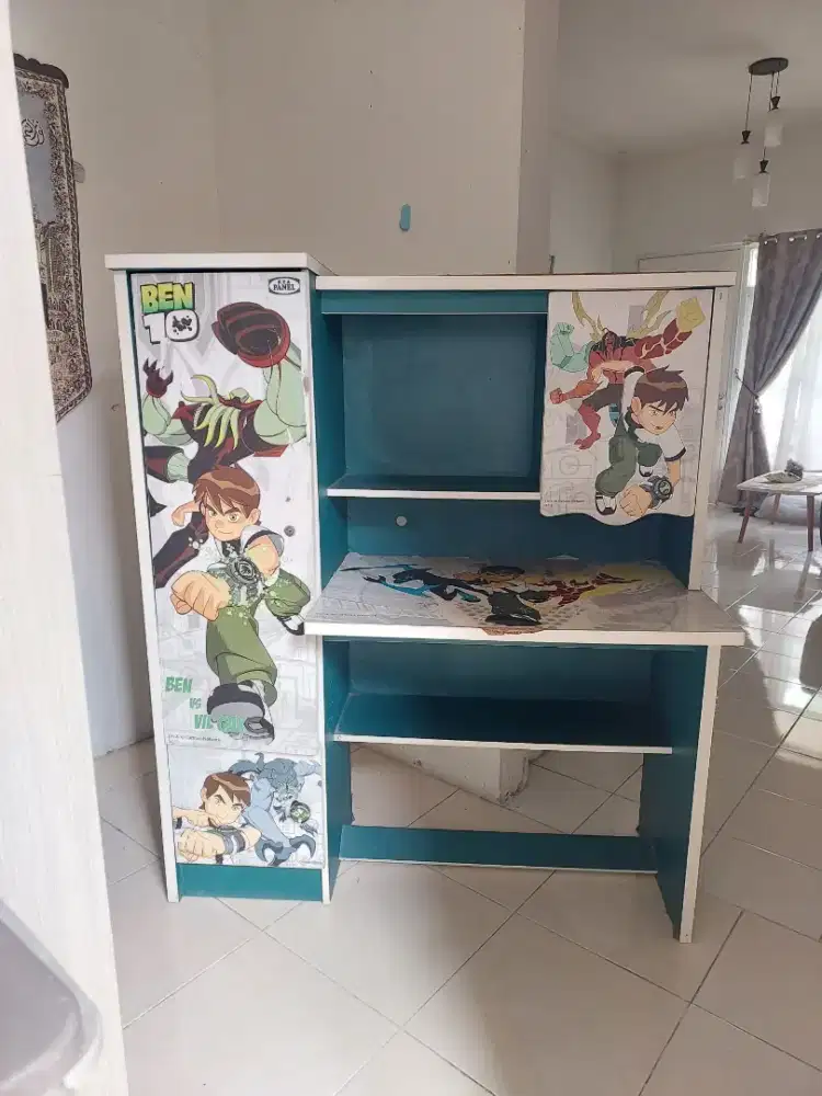 Meja belajar anak