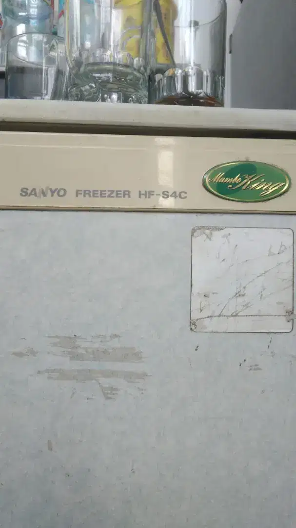 Di jual freezer Sanyo 1500000