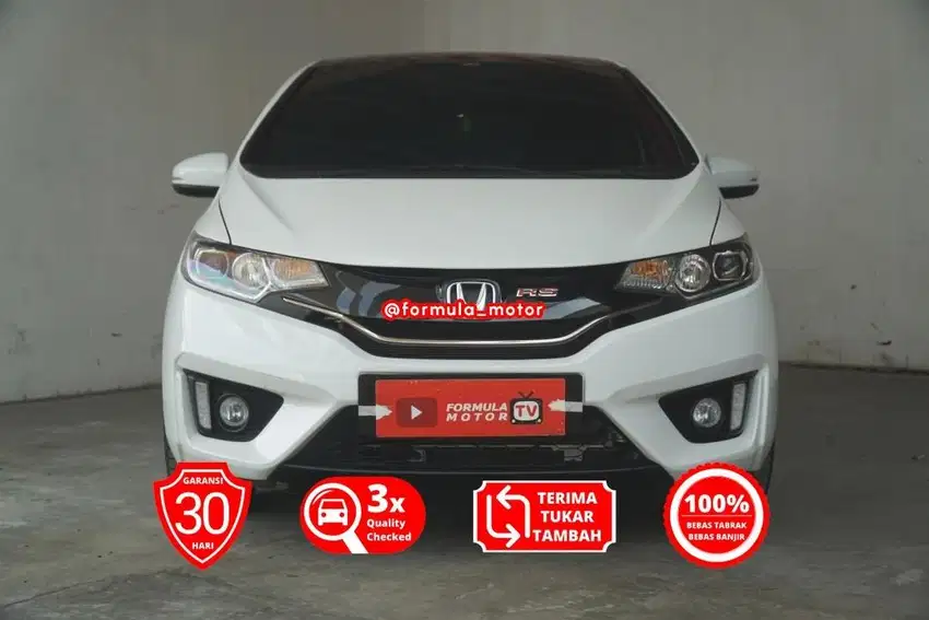 Honda Jazz RS Matic AT 2015 putih DP minim 29 juta