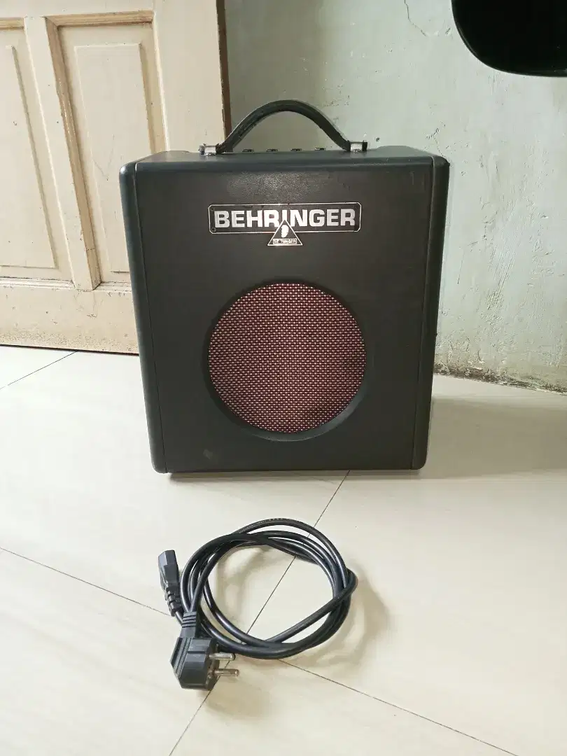 Behringer Thunder bird BX 108