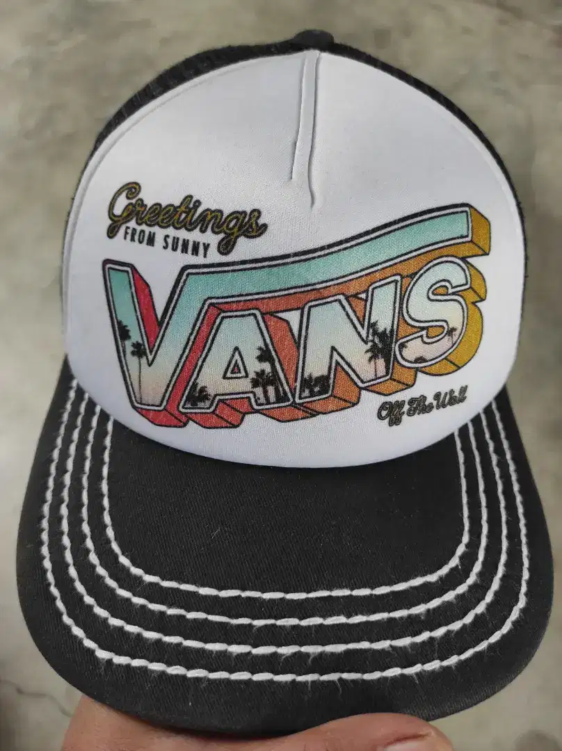 Topi trucker vans