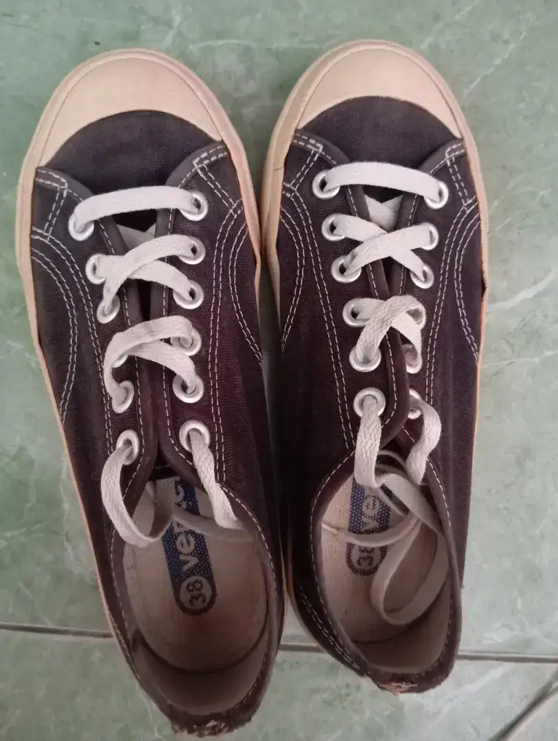 dijual sepatu ventela