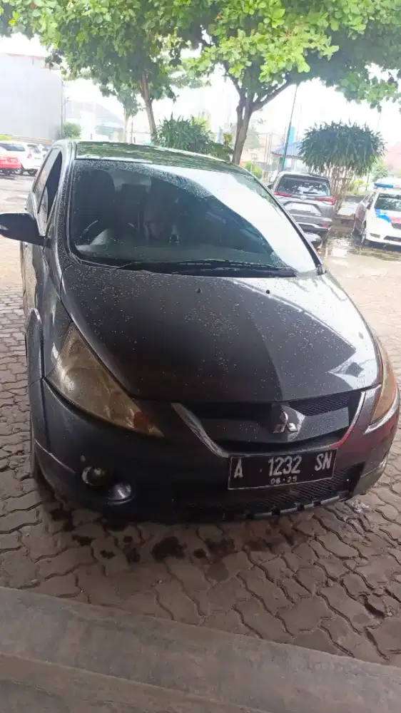 Mitsubishi Grandis 2.4 mivec AT tahun 2008