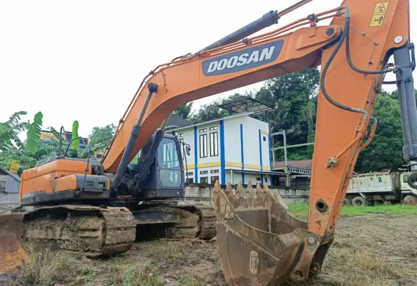 Excavator Doosan DX300LCA 2022