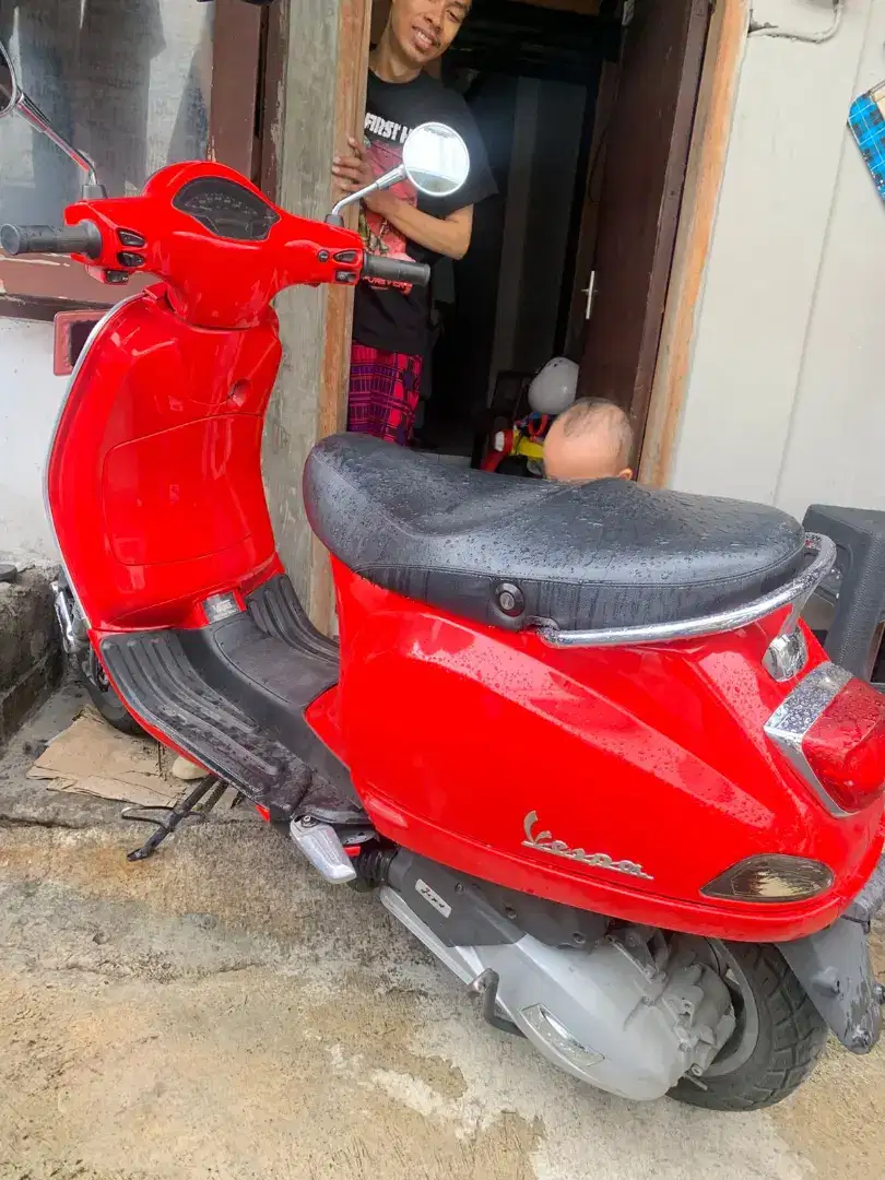 Dijual vespa matic LX 125