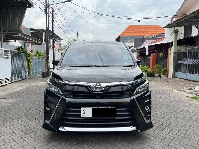 DIJUAL CEPAT ! TOYOTA VOXY 2. AT 2017