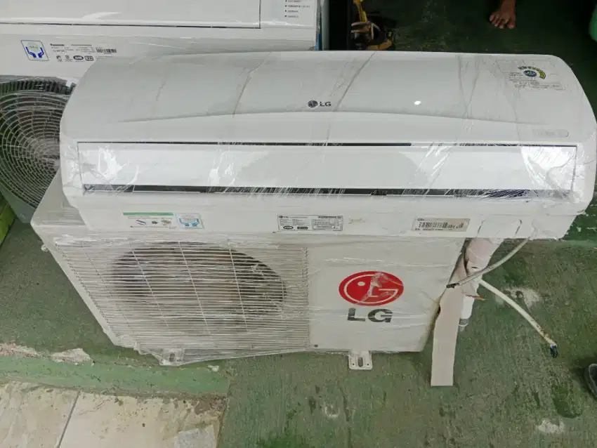 AC ½pk merk LG  tinggal pasng