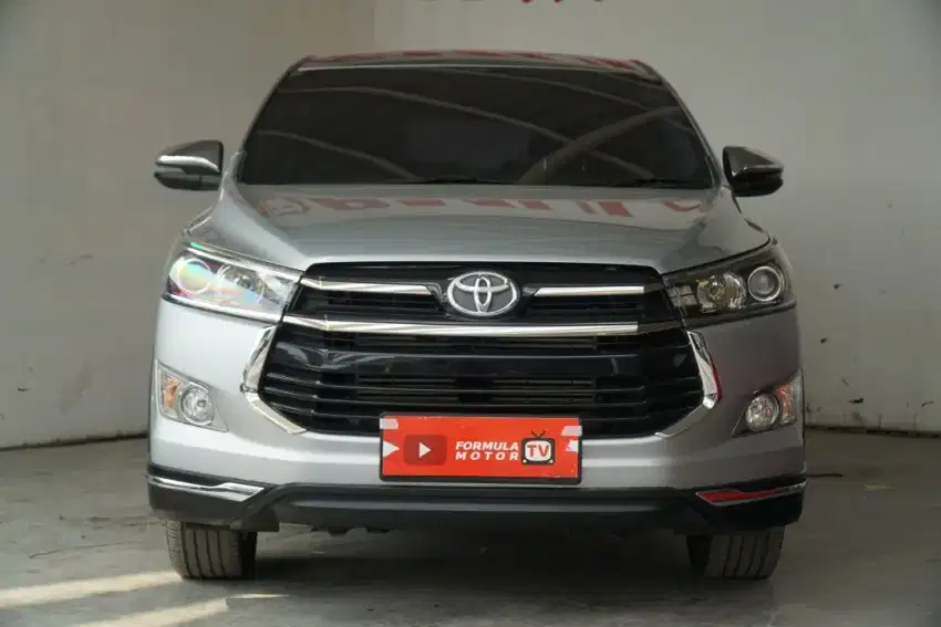 Toyota Innova Venturer 2.4 diesel 2018 silver