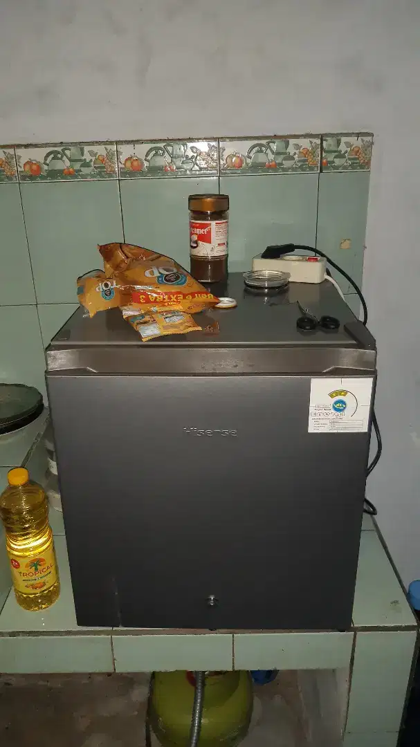 KULKAS PORTABLE HISENSE RR68D4IGN MINI BAR 42LITER