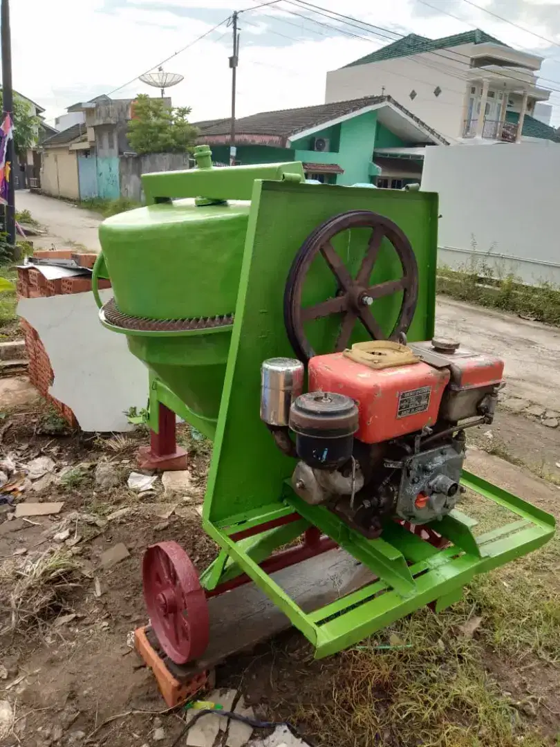 Molen besar kapasitas 500 liter kondisi 95% tanpa tutup mesin