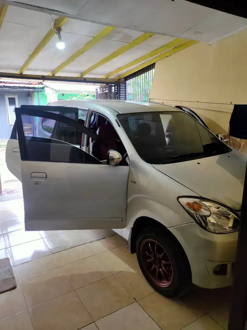 Mobil avanza 2011 1.300 cc Manual