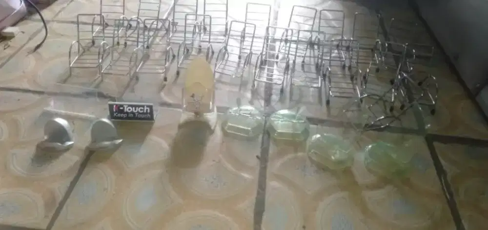 Se paket stand hp lawas mdl.kursi kond baru seclg ada cpt murah kok