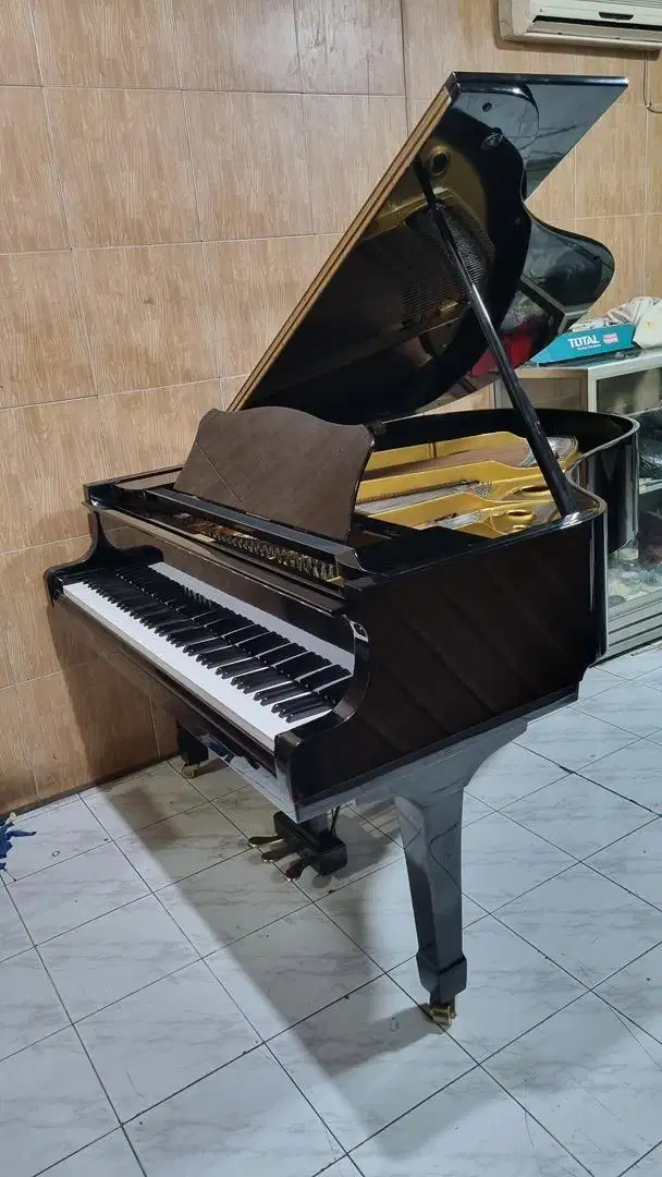 Grand Piano Yamaha G2E