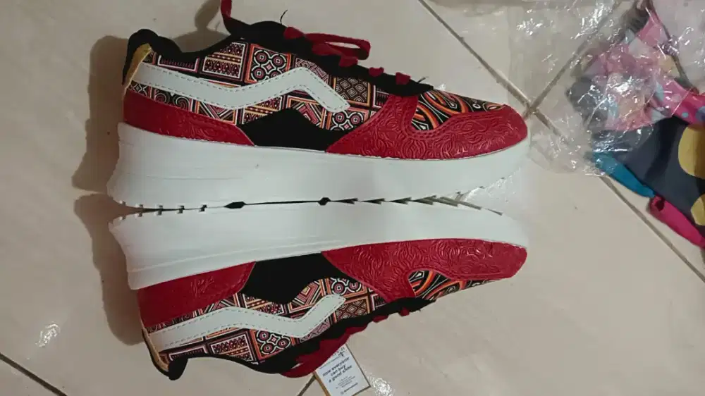 Sepatu Aerostreet motif Sulawesi limited edition size 40