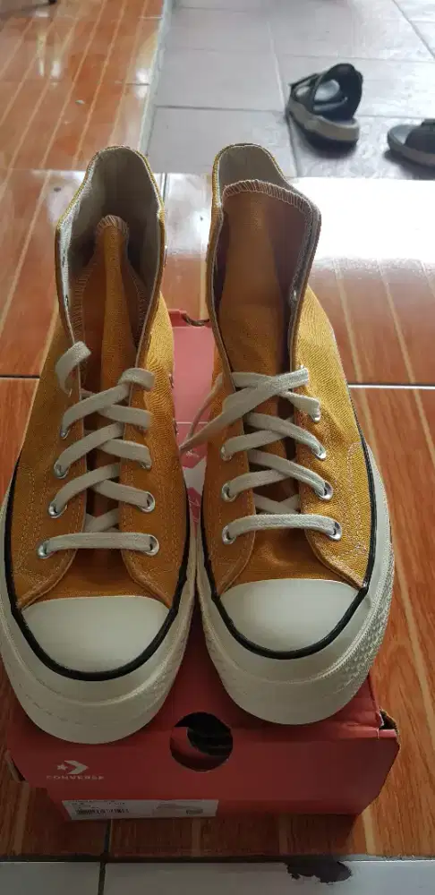 Sepatu converse