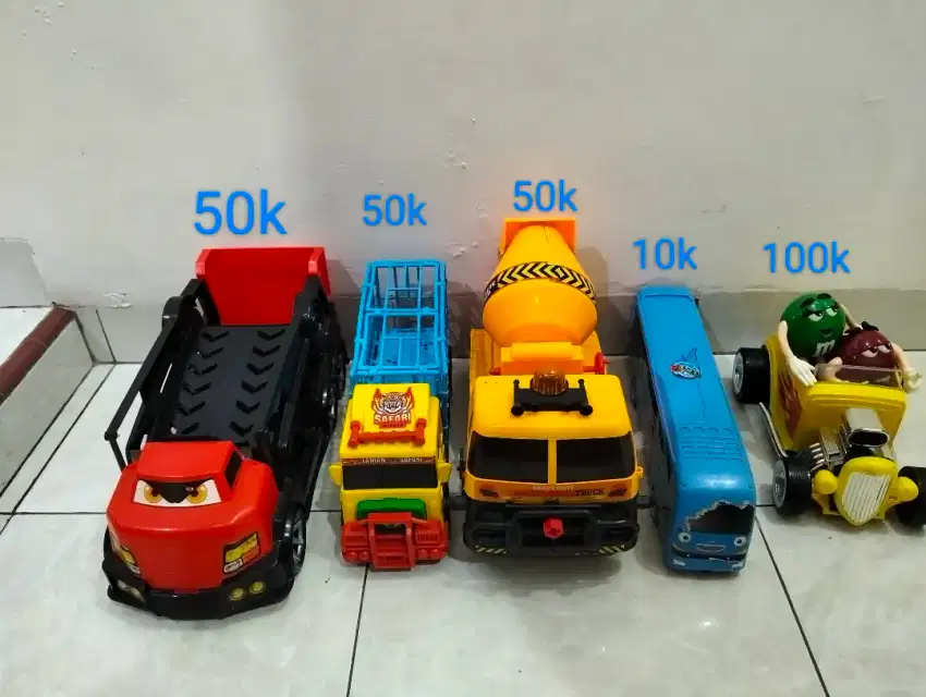 Mobil mainan anak