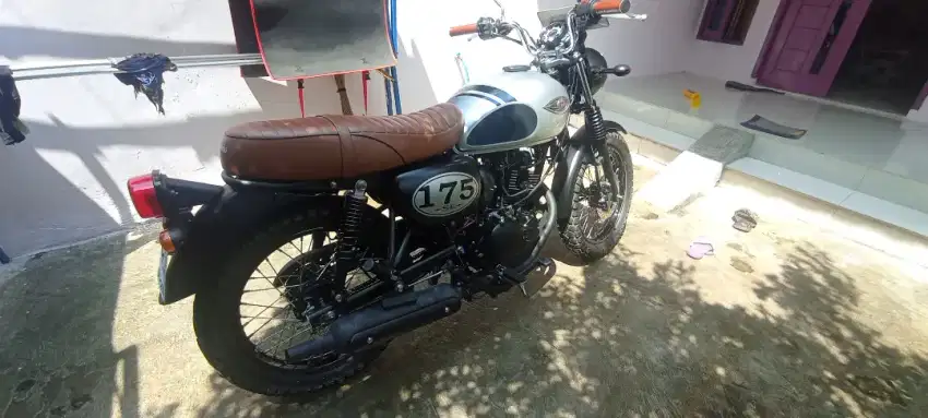 Jual Kawasaki W175 SE Silver